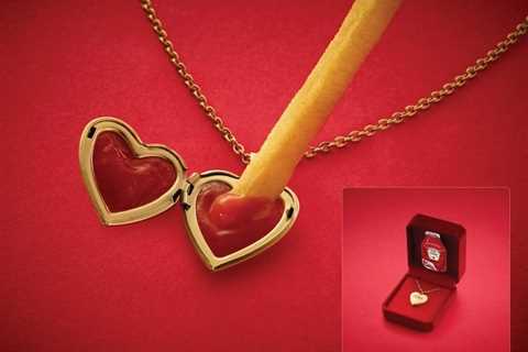 a sauce holder necklace for valentine’s day / Un bijou de pompe?