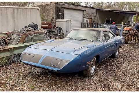 Barn Find Video: 1970 Plymouth Road Runner Superbird Finally Flies the Coup - Beep! Beep!