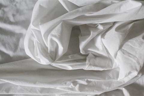 How To Remove Lint From Bed Sheets: Click Away the Fuzz! - Top Good Sleep