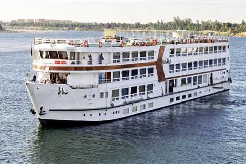 Clarity In Cruising: The Unmatched Importance Of Boat Windshield Covers For Your British Columbia..