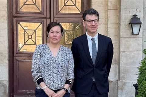 France welcomes (quietly) Greenland